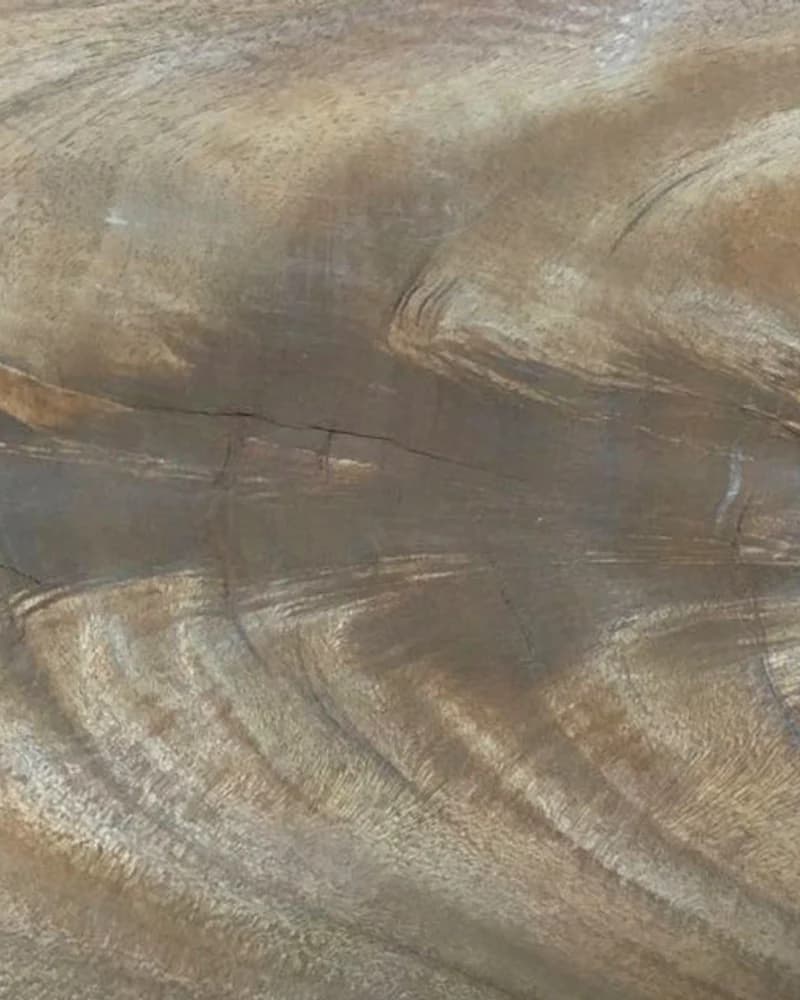 Mahogany Pyramid natural veneer texture detail